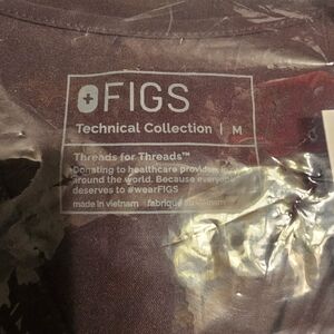 Figs scrub top